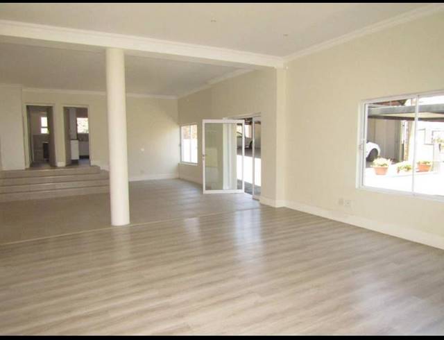 3 BEDROOM TOWNHOUSE FOR SALE IN GLENHAZEL